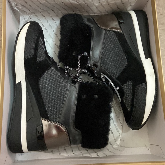 Michael Kors Winter Boot - Picture 2 of 6